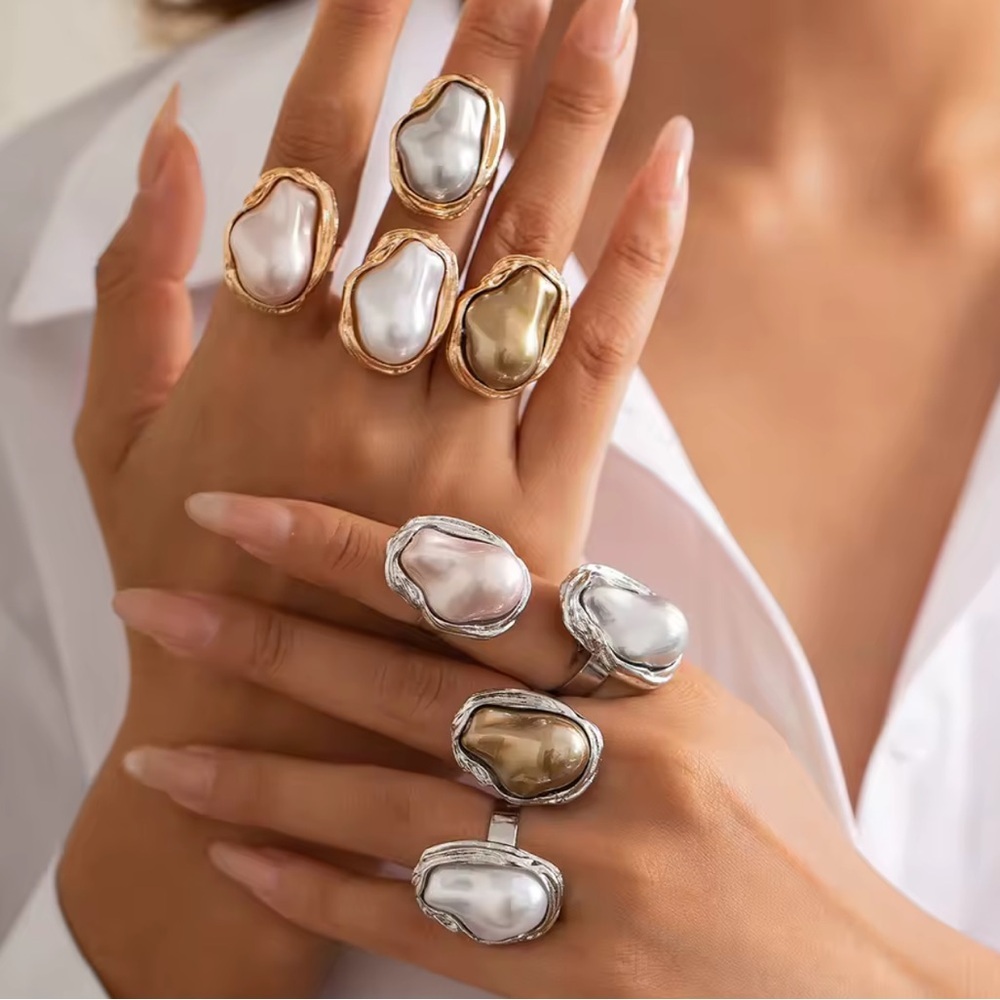 NEW! Zara model Gold and Pearl Women's Ring 
Adjustable